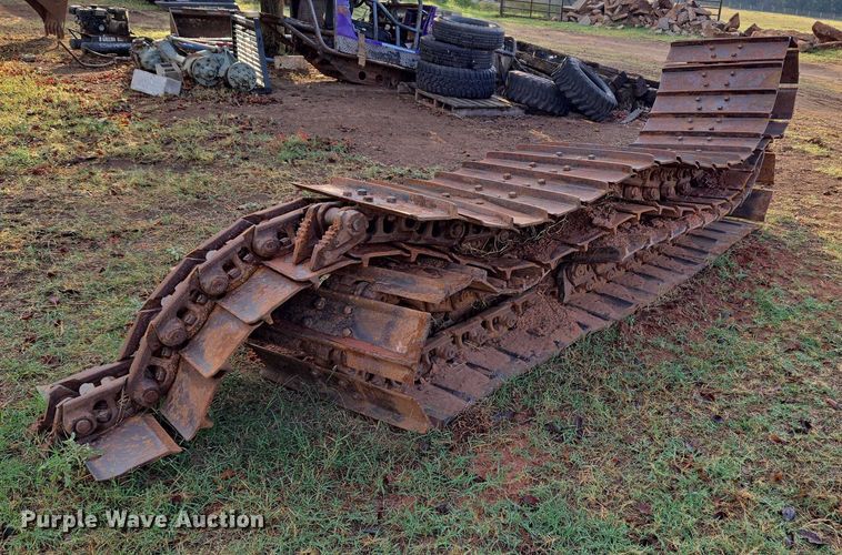 image for item EU3907 Dozer tracks