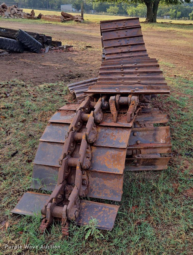 image for item EU3907 Dozer tracks
