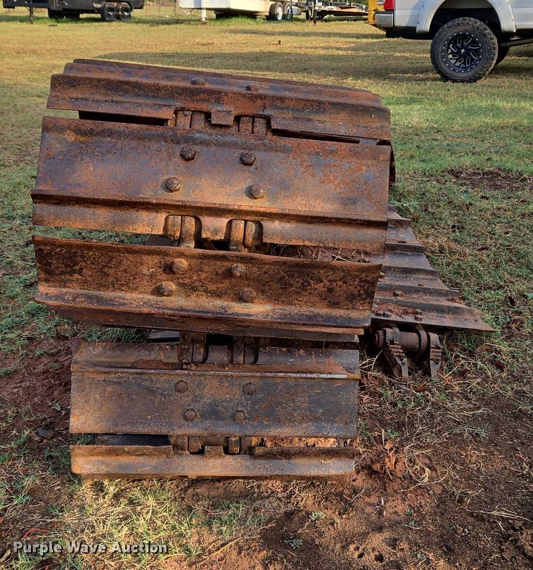 image for item EU3907 Dozer tracks