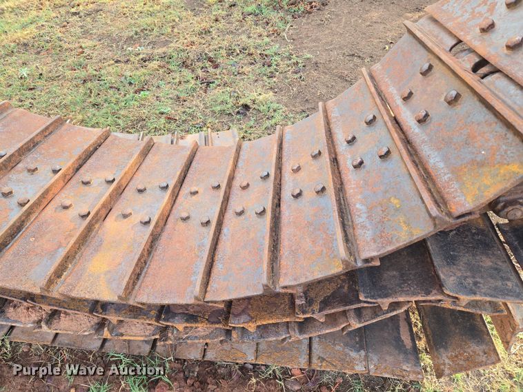 image for item EU3907 Dozer tracks