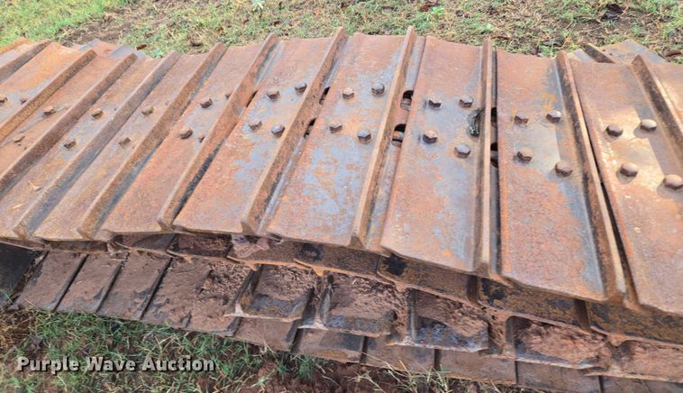 image for item EU3907 Dozer tracks