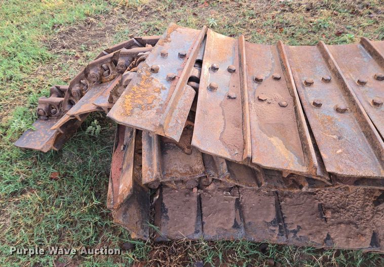 image for item EU3907 Dozer tracks