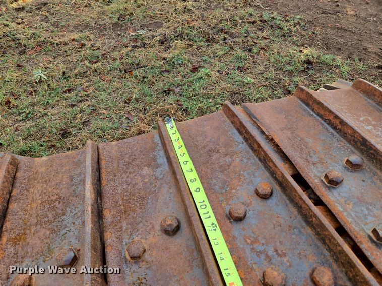 image for item EU3907 Dozer tracks