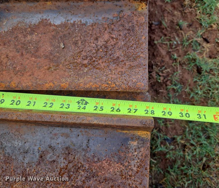 image for item EU3907 Dozer tracks