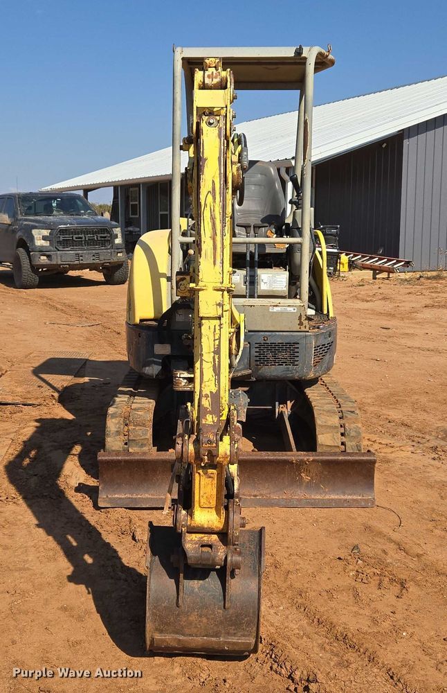 EXCAVADORA YANMAR VIO203