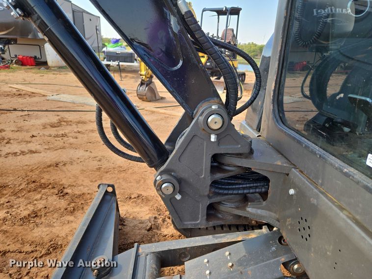 image for item EU3923 Kymron XH42D mini excavator