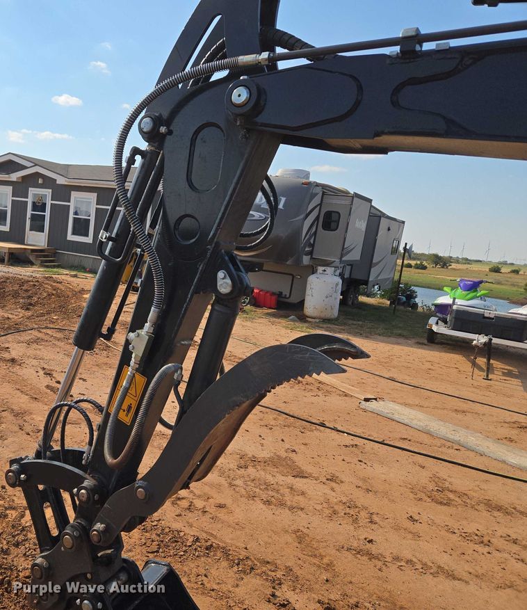 image for item EU3923 Kymron XH42D mini excavator