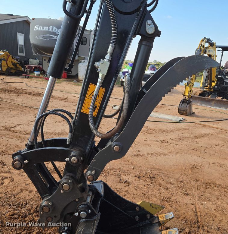 image for item EU3923 Kymron XH42D mini excavator