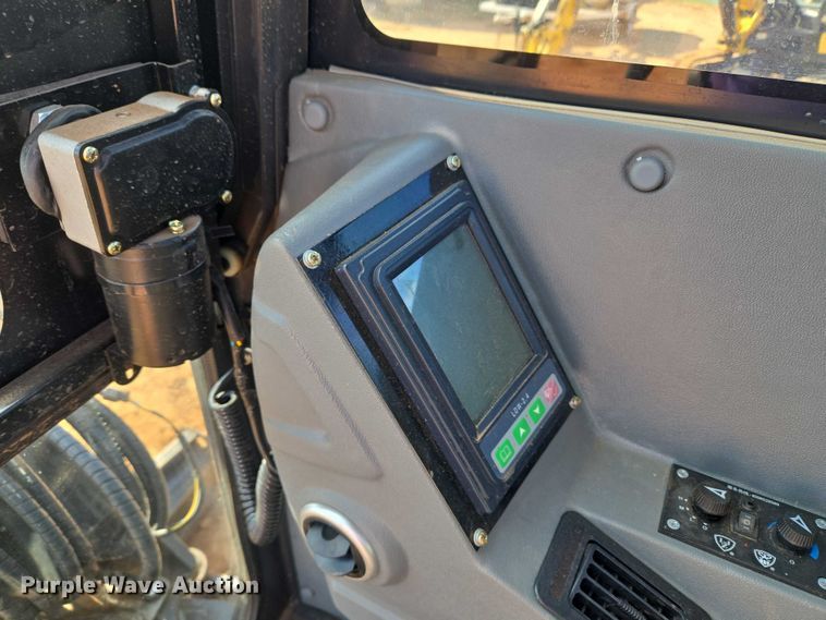 image for item EU3923 Kymron XH42D mini excavator