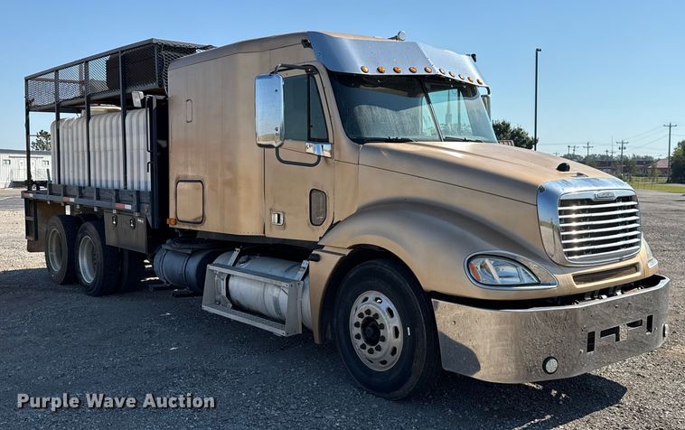 image for item EU5095 2007 Freightliner Columbia flatbed truck