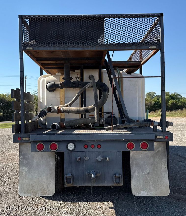 image for item EU5095 2007 Freightliner Columbia flatbed truck