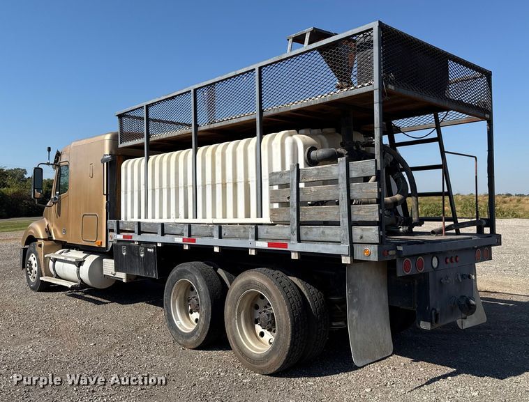 image for item EU5095 2007 Freightliner Columbia flatbed truck