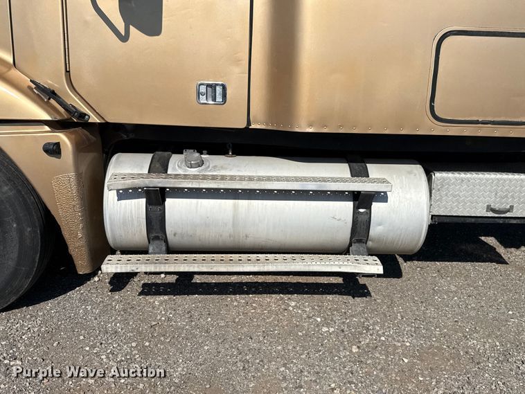 image for item EU5095 2007 Freightliner Columbia flatbed truck