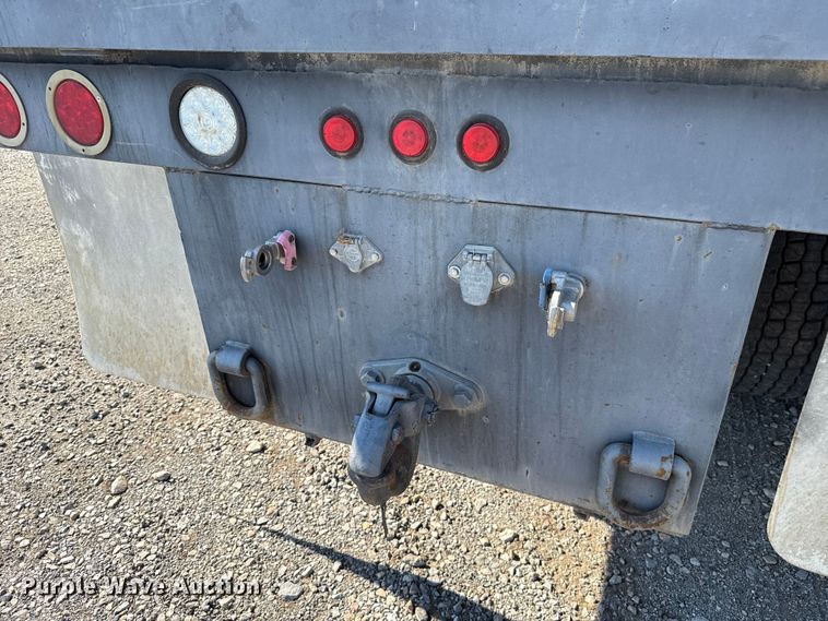 image for item EU5095 2007 Freightliner Columbia flatbed truck