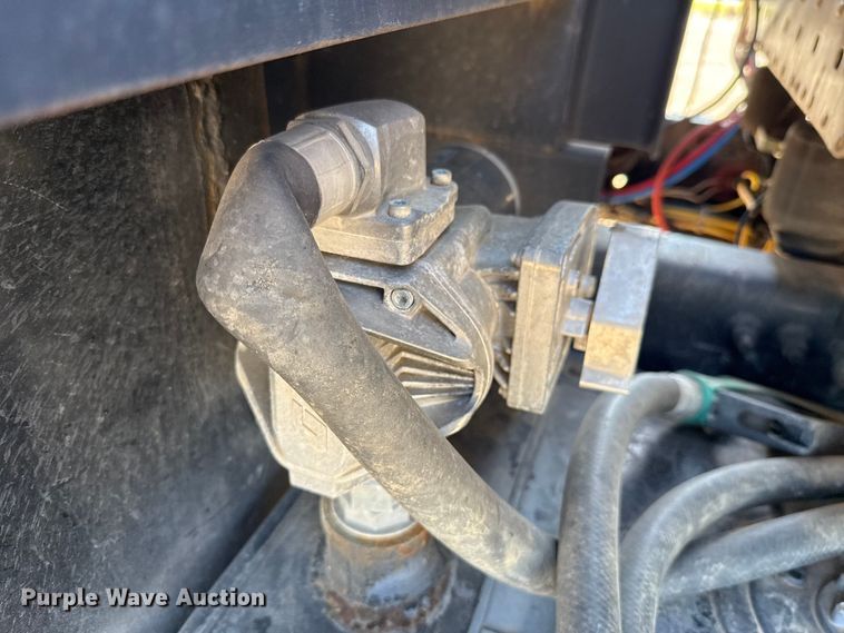 image for item EU5095 2007 Freightliner Columbia flatbed truck