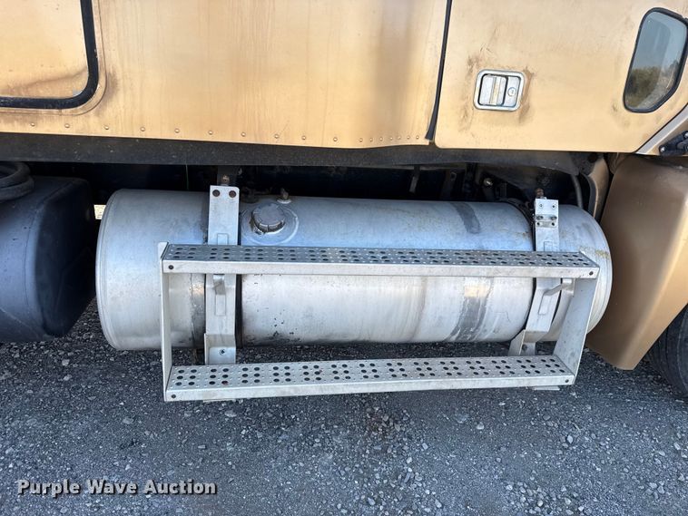 image for item EU5095 2007 Freightliner Columbia flatbed truck