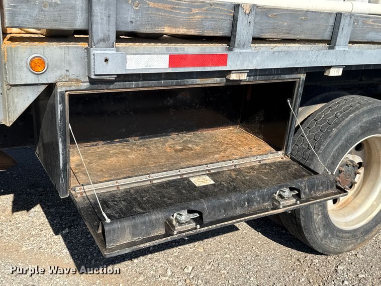 image for item EU5095 2007 Freightliner Columbia flatbed truck