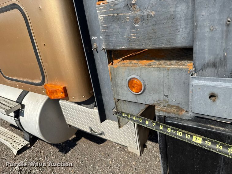 image for item EU5095 2007 Freightliner Columbia flatbed truck