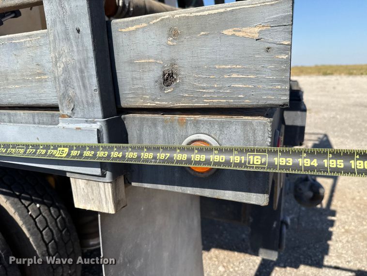 image for item EU5095 2007 Freightliner Columbia flatbed truck