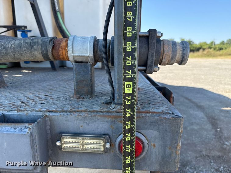 image for item EU5095 2007 Freightliner Columbia flatbed truck