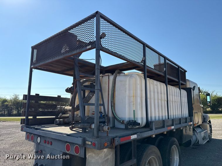 image for item EU5095 2007 Freightliner Columbia flatbed truck