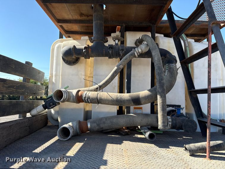 image for item EU5095 2007 Freightliner Columbia flatbed truck