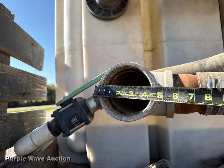 image for item EU5095 2007 Freightliner Columbia flatbed truck