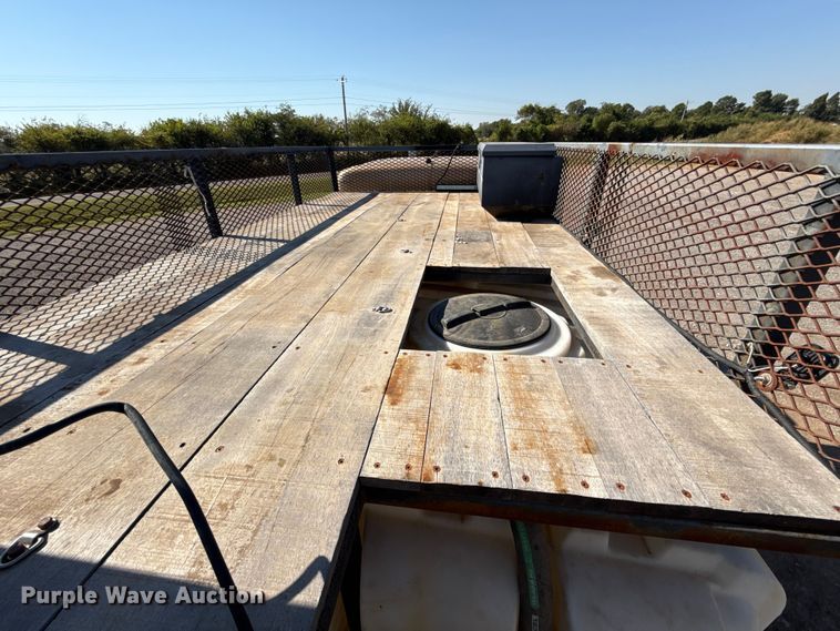 image for item EU5095 2007 Freightliner Columbia flatbed truck