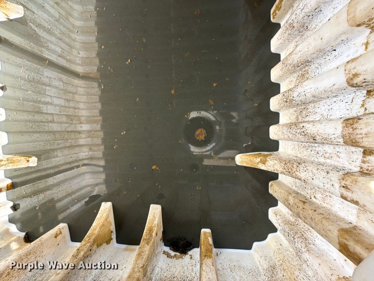 image for item EU5095 2007 Freightliner Columbia flatbed truck