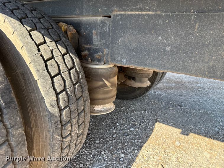 image for item EU5095 2007 Freightliner Columbia flatbed truck