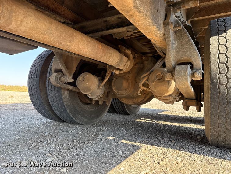 image for item EU5095 2007 Freightliner Columbia flatbed truck