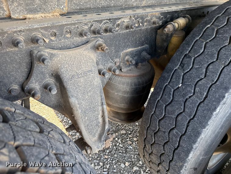 image for item EU5095 2007 Freightliner Columbia flatbed truck