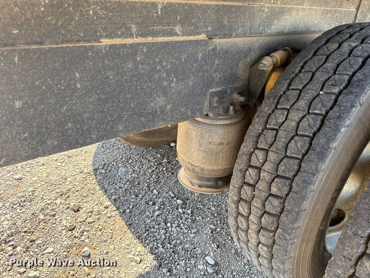 image for item EU5095 2007 Freightliner Columbia flatbed truck