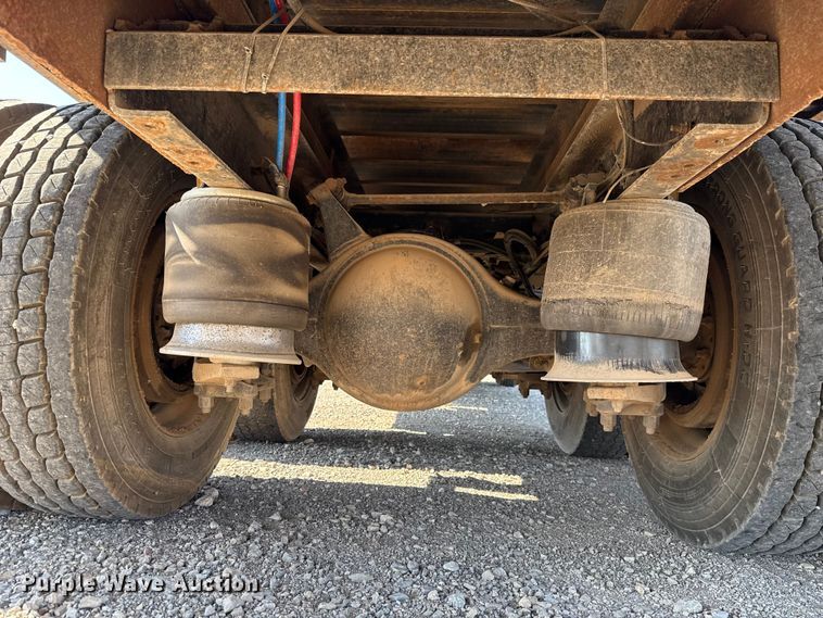 image for item EU5095 2007 Freightliner Columbia flatbed truck