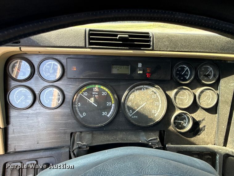 image for item EU5095 2007 Freightliner Columbia flatbed truck