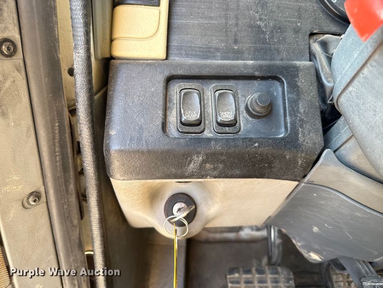 image for item EU5095 2007 Freightliner Columbia flatbed truck