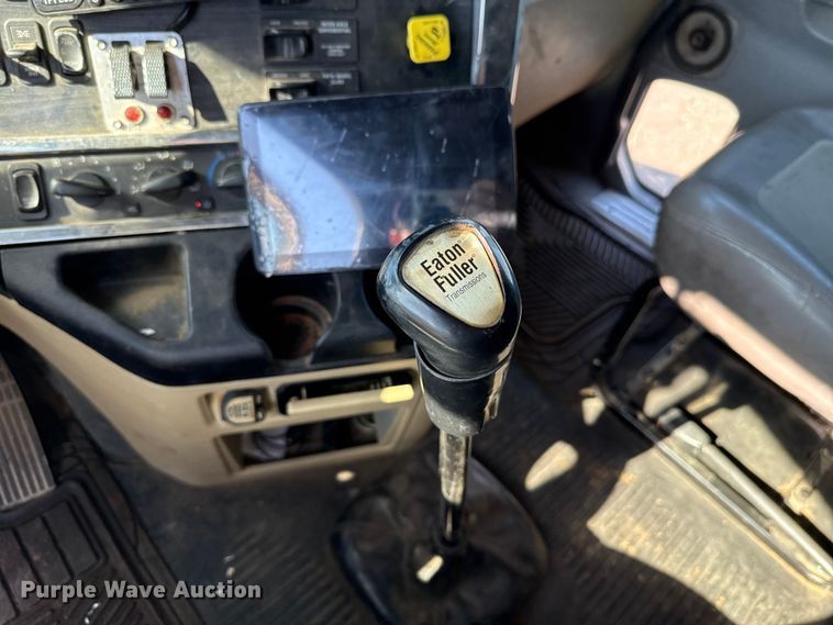 image for item EU5095 2007 Freightliner Columbia flatbed truck