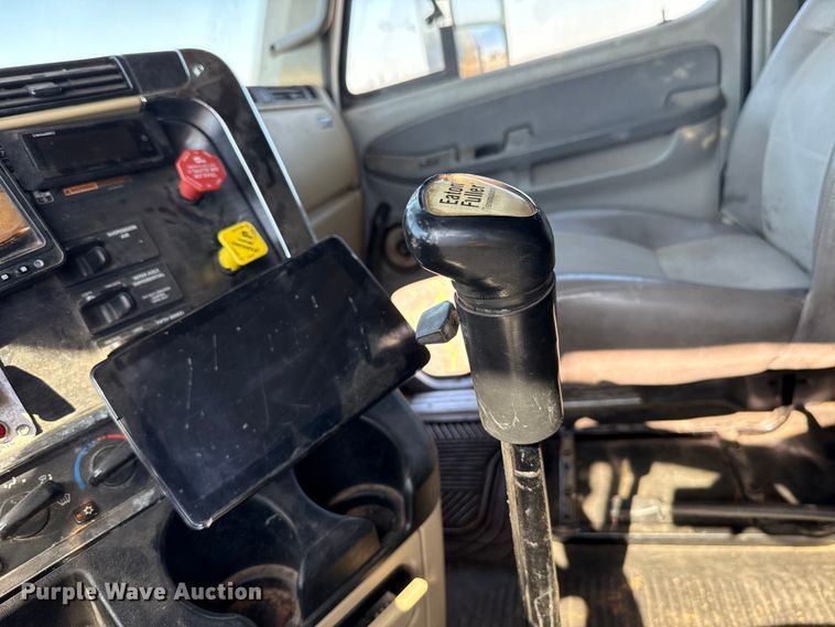 image for item EU5095 2007 Freightliner Columbia flatbed truck