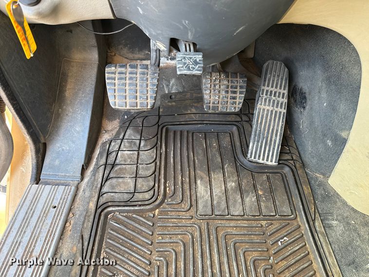 image for item EU5095 2007 Freightliner Columbia flatbed truck