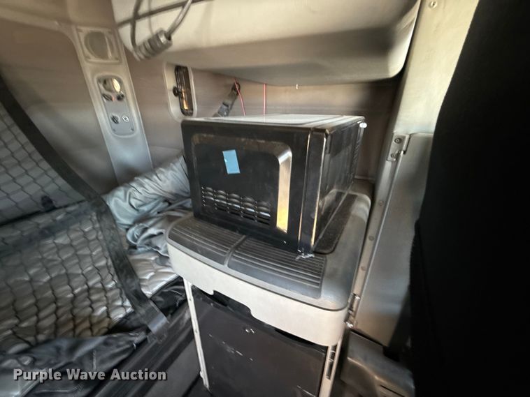 image for item EU5095 2007 Freightliner Columbia flatbed truck