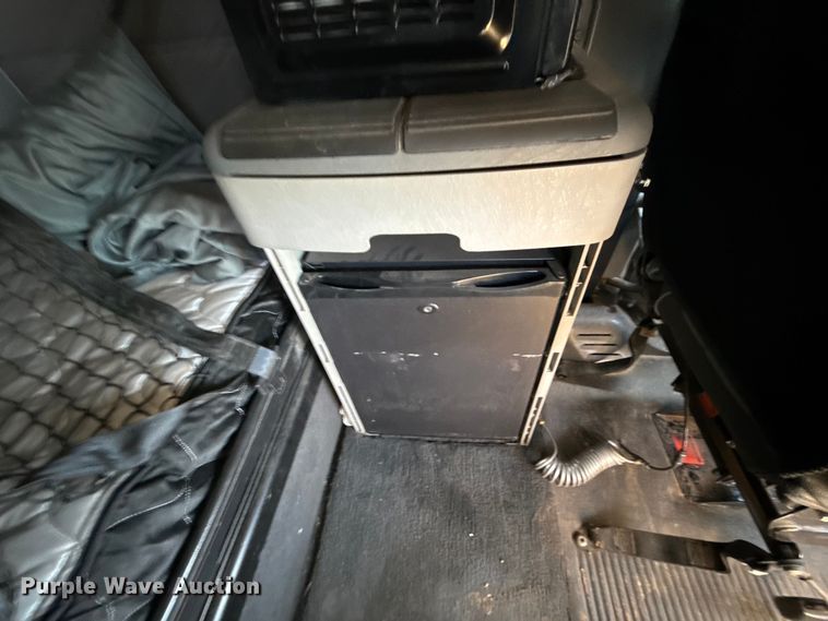 image for item EU5095 2007 Freightliner Columbia flatbed truck