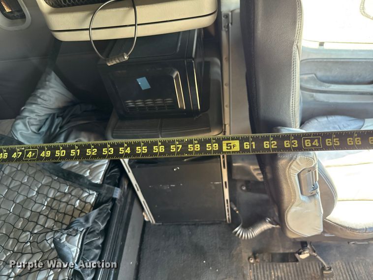 image for item EU5095 2007 Freightliner Columbia flatbed truck