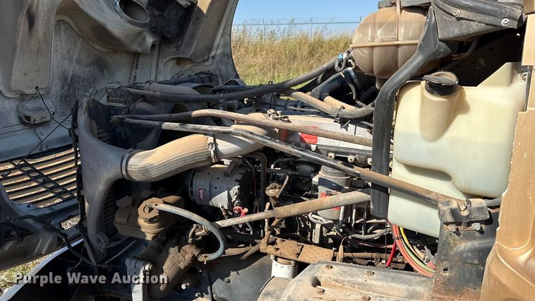 image for item EU5095 2007 Freightliner Columbia flatbed truck