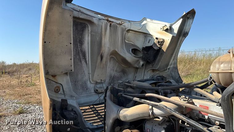 image for item EU5095 2007 Freightliner Columbia flatbed truck