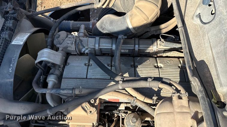 image for item EU5095 2007 Freightliner Columbia flatbed truck