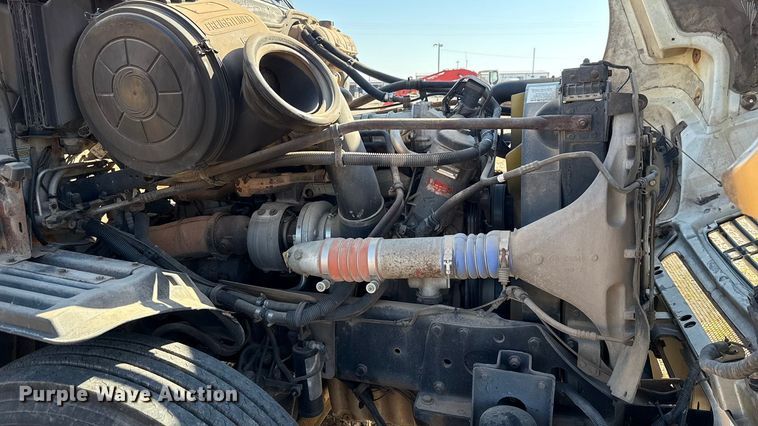 image for item EU5095 2007 Freightliner Columbia flatbed truck