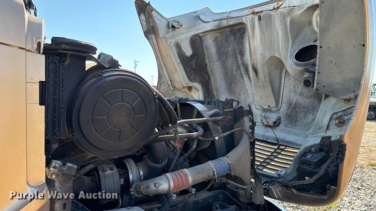 image for item EU5095 2007 Freightliner Columbia flatbed truck