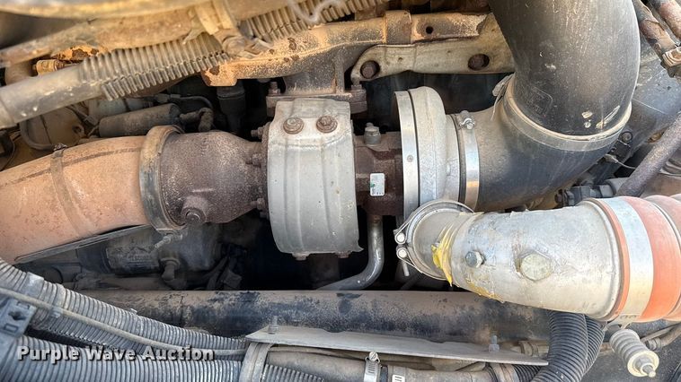 image for item EU5095 2007 Freightliner Columbia flatbed truck