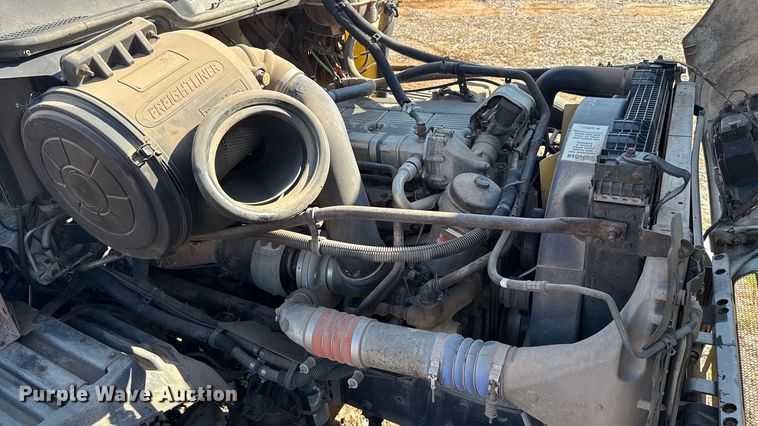 image for item EU5095 2007 Freightliner Columbia flatbed truck