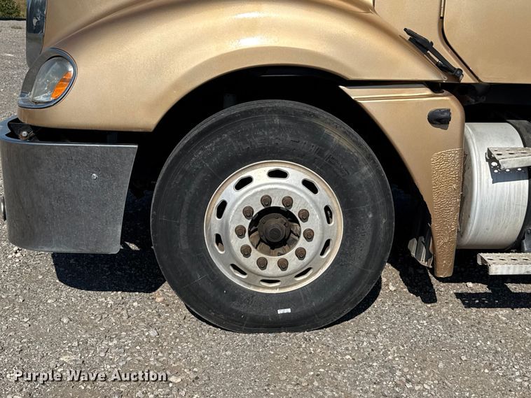 image for item EU5095 2007 Freightliner Columbia flatbed truck